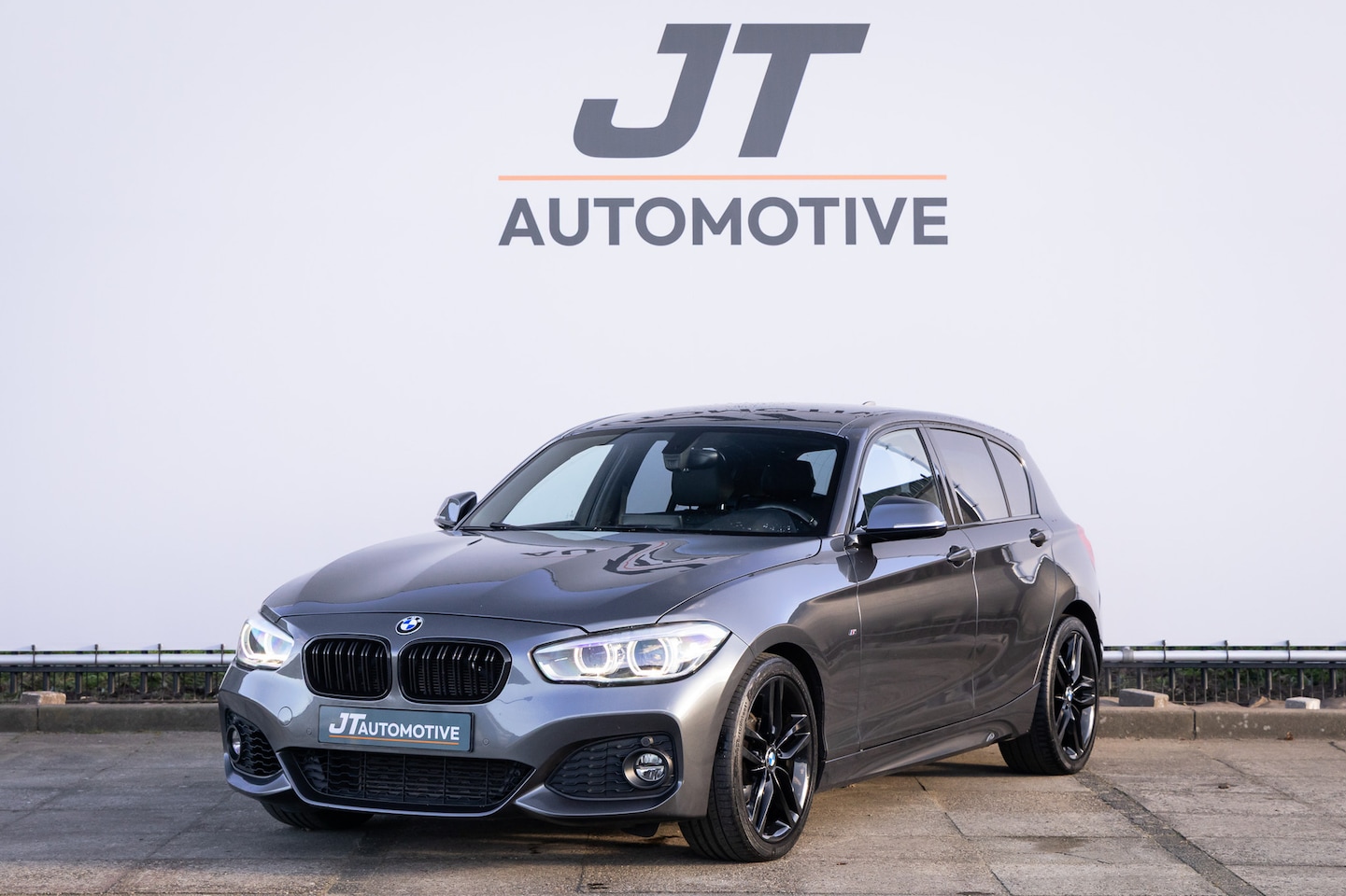 BMW 1-serie - 118i M Sport High Executive Carplay | Camera | Cruise | Parkeersensoren - AutoWereld.nl