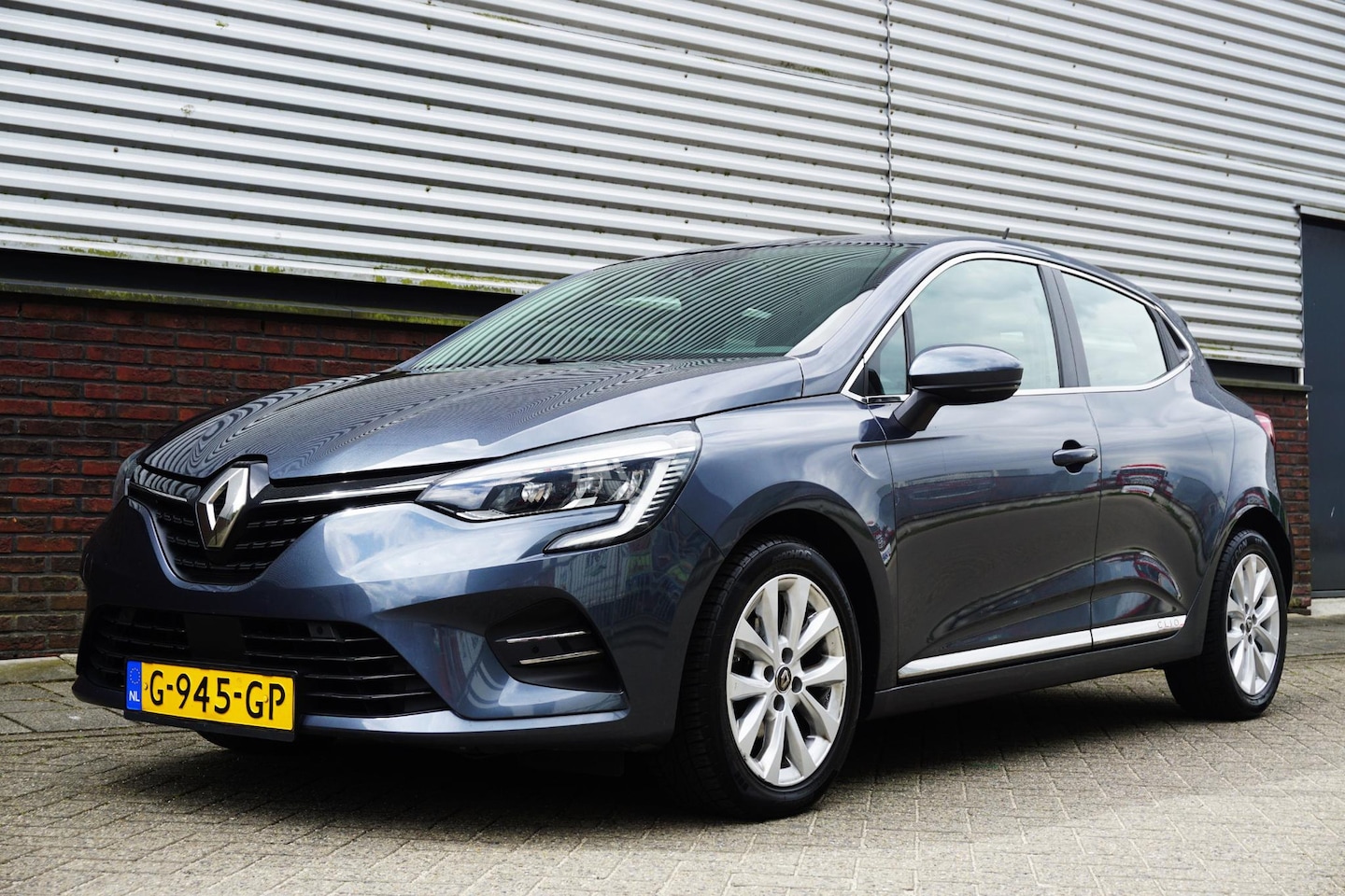Renault Clio - 1.0 TCe Intens/Half leer/Groot navigatie/Carplay/ Camera. - AutoWereld.nl