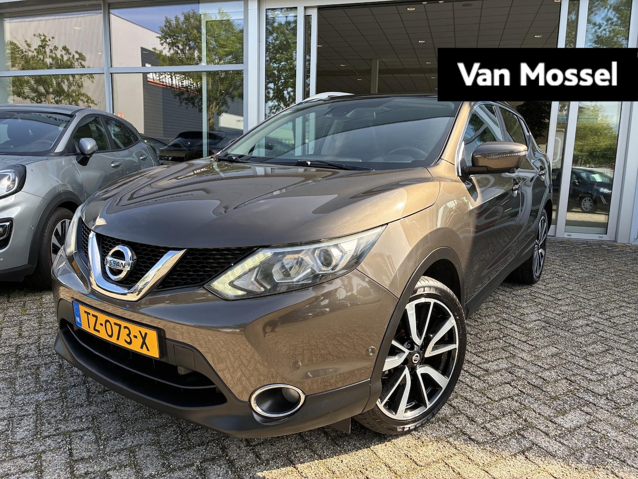 Nissan Qashqai - 1.2 Tekna Panoramadak - Trekhaak - AutoWereld.nl