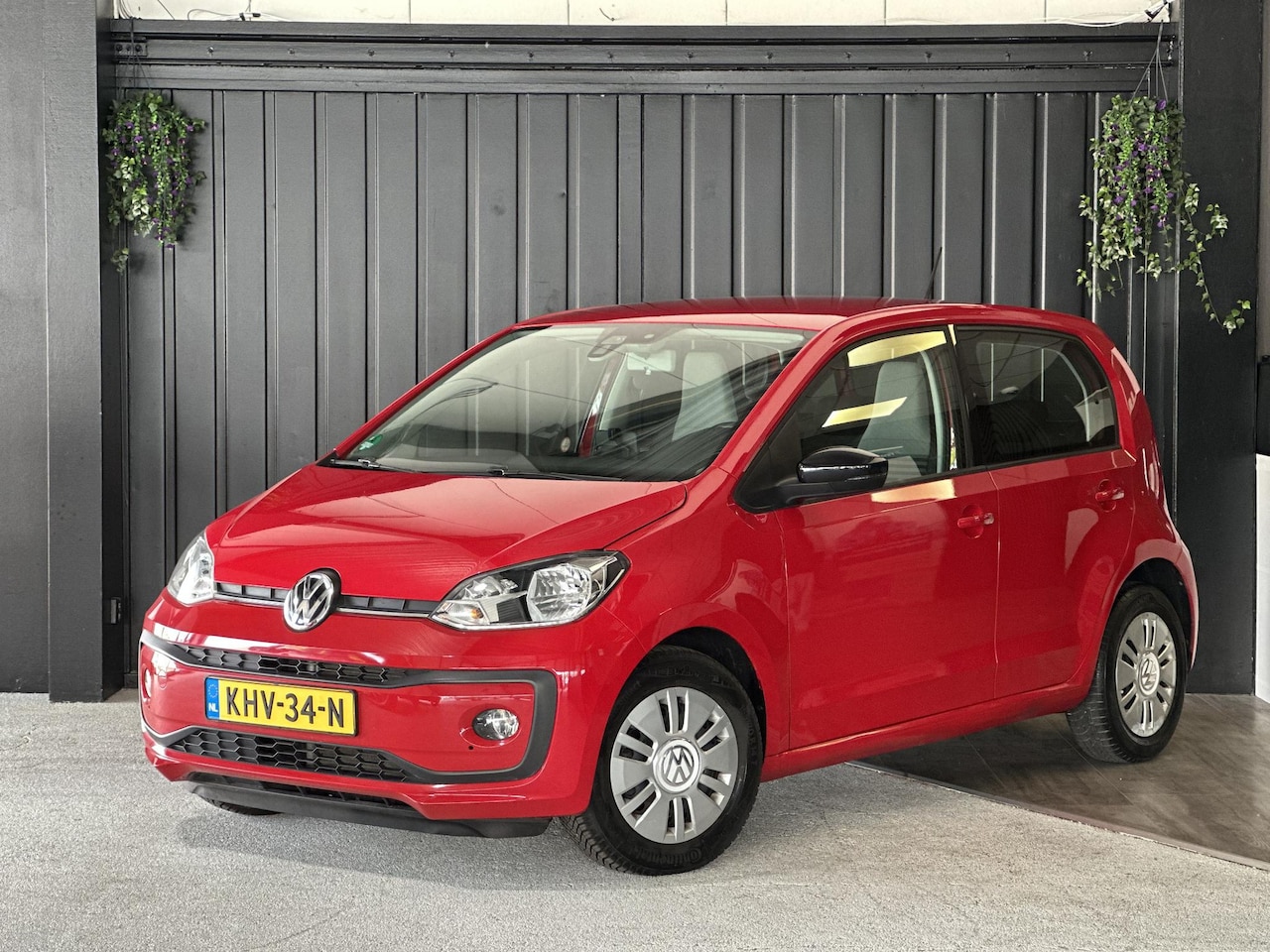 Volkswagen Up! - 1.0 EcoFuel move up! | Stoelverwarming | Cruise Control | Parkeersensor Achter | Hill Hold - AutoWereld.nl