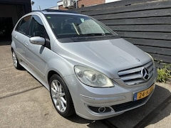 Mercedes-Benz B-klasse - 200 AUTOMAAT/AIRCO/PANORAMA/NAP/NIEUWE APK