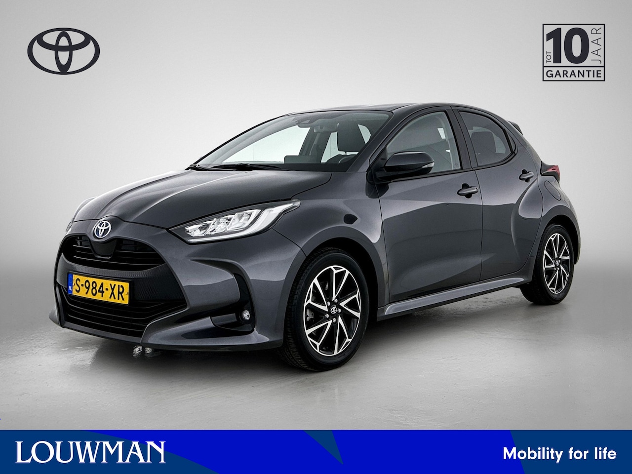 Toyota Yaris - 1.5 Hybrid 115 First Edition | Stoelverwarming | Airco | Achteruitrijcamera - AutoWereld.nl
