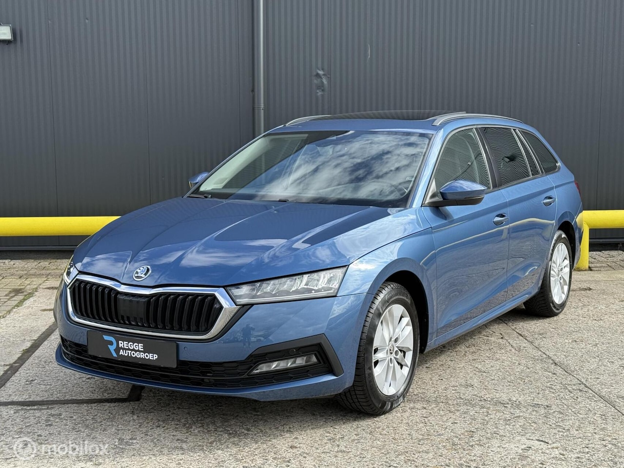 Skoda Octavia Combi - 1.0 TSI Business Edition Plus 1.0 TSI Business Edition Plus PANODAK - AutoWereld.nl