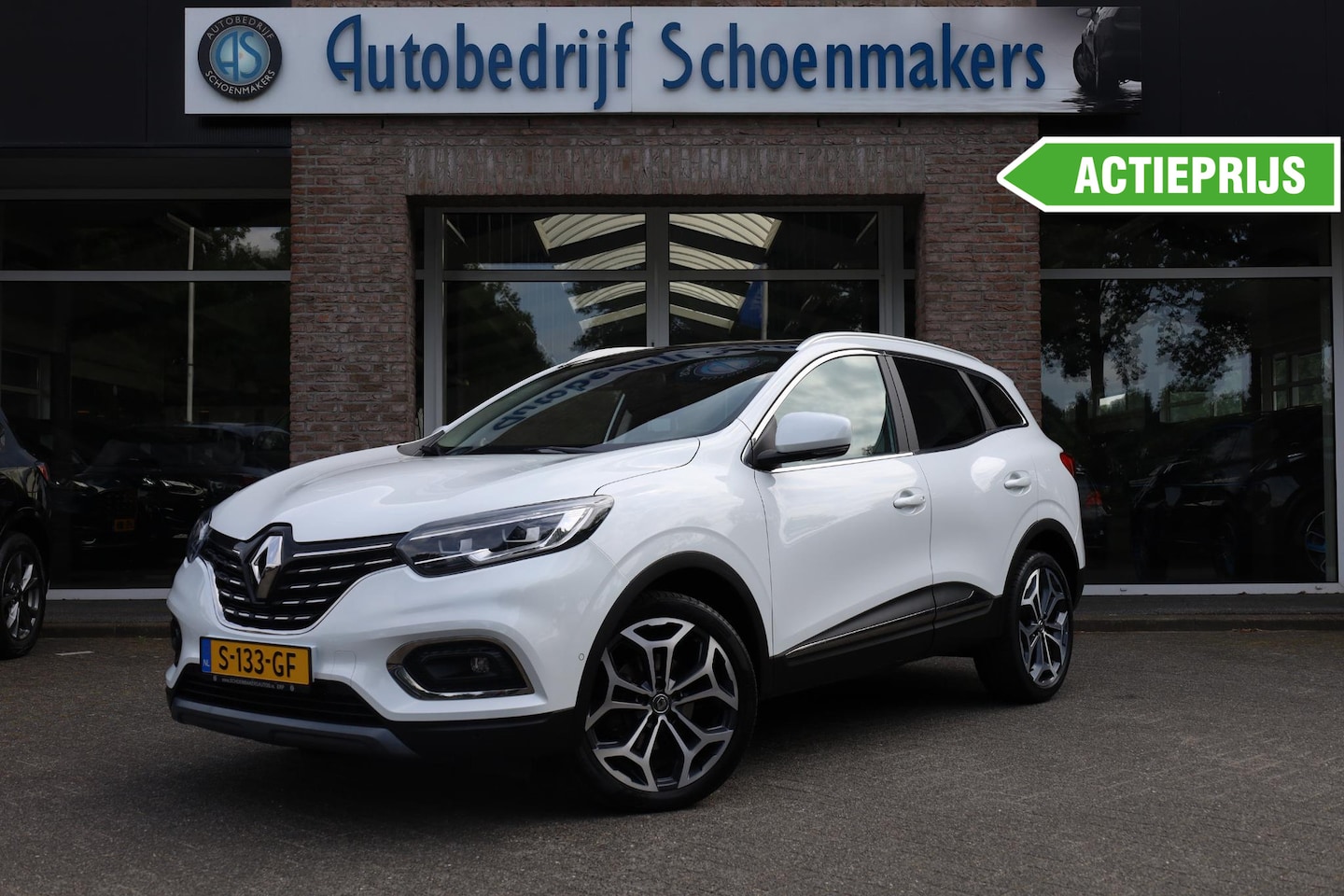 Renault Kadjar - 1.3 TCe Black Edition LEER CAMERA PANO ADAPTIVE-CRUISE CLIMA NAVI DAB ELEC.VERST.STOELEN/I - AutoWereld.nl