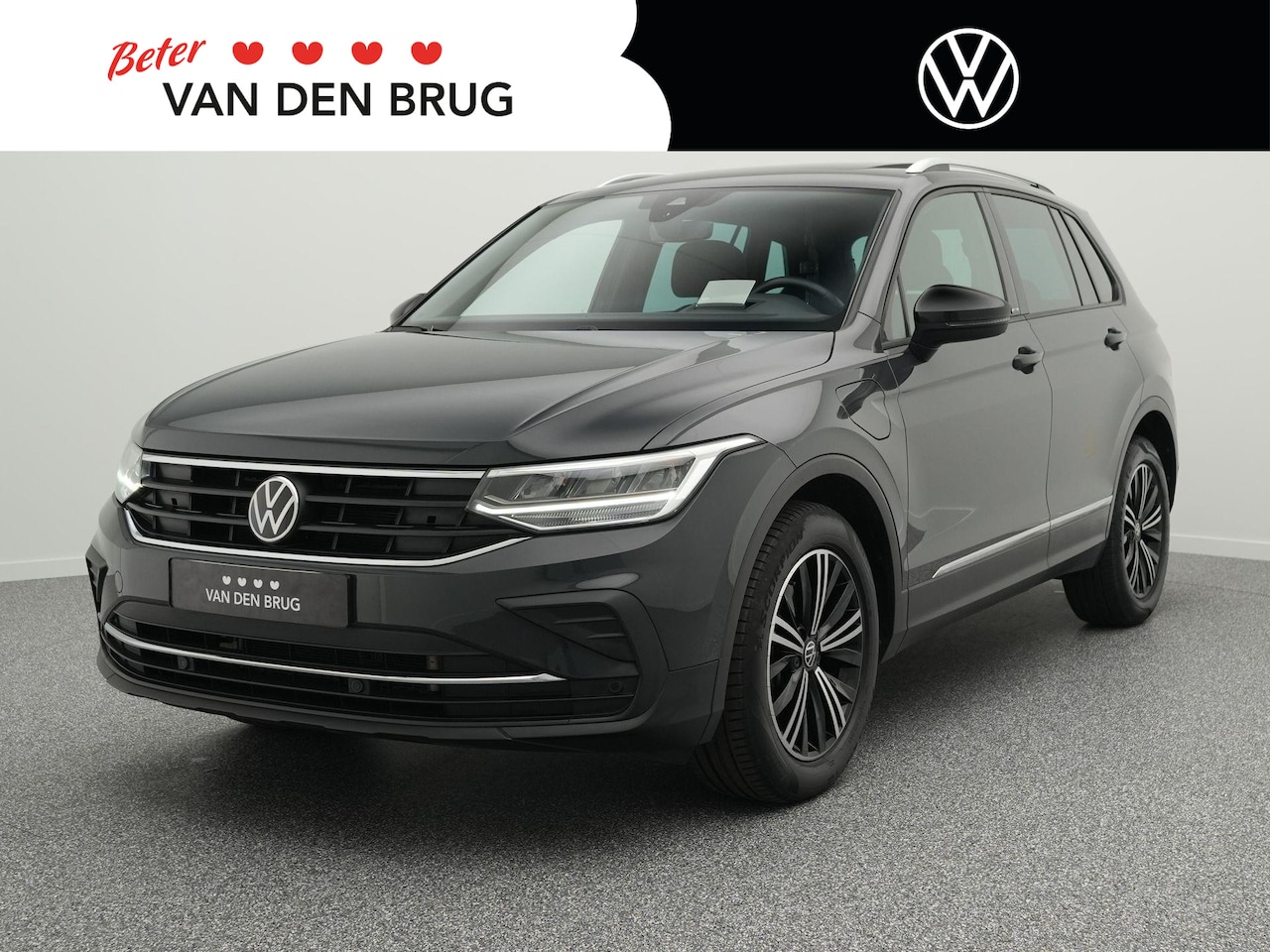 Volkswagen Tiguan - 1.4 TSI 245 PK eHybrid Active | LED | Trekhaak | Panoramadak | Achteruitrijcamera | Head-U - AutoWereld.nl