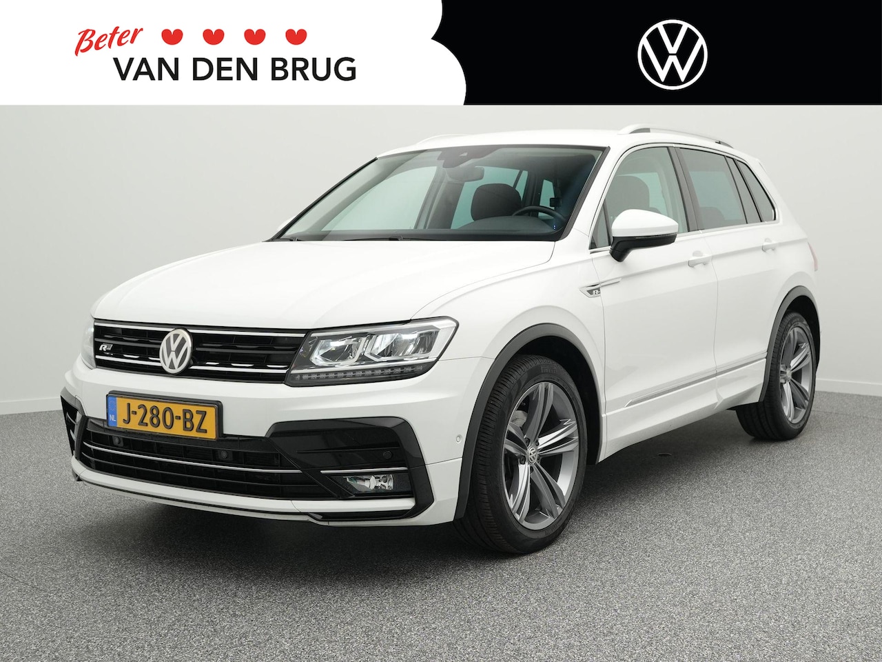 Volkswagen Tiguan - R-Line 1.5 TSI 150 PK DSG | LED | Achteruitrijcamera | Trekhaak | Stoelverwarming | Adapti - AutoWereld.nl