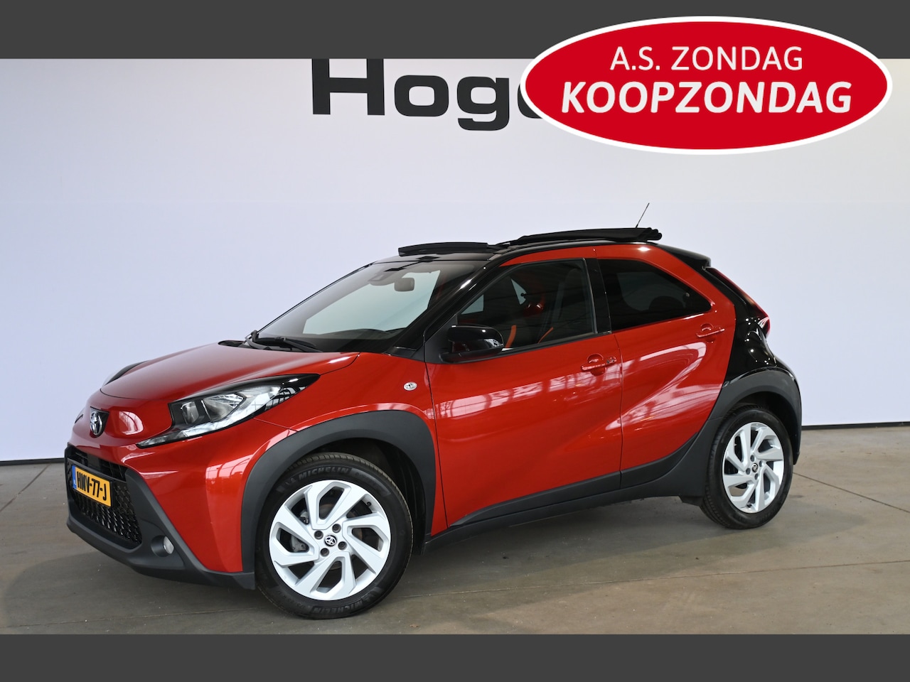 Toyota Aygo X - 1.0 VVT-i MT Play Clima Carplay Panoramadak Camera LED Rijklaarprijs Inruil Mogelijk! - AutoWereld.nl