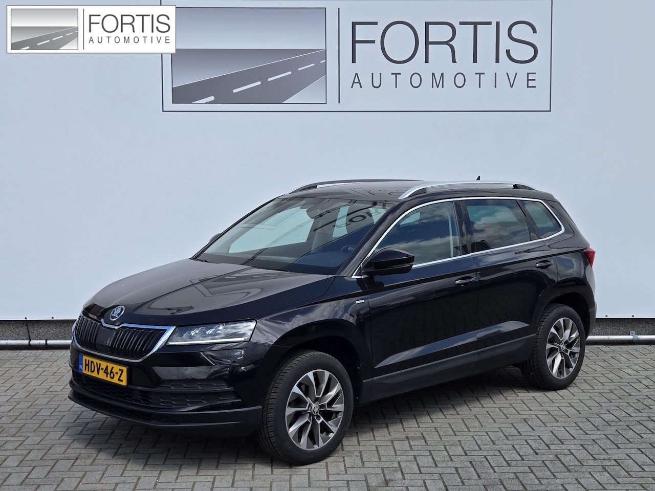 Skoda Karoq - 1.0 TSI Business Edition Plus STOELVERWARMING | MATRIX LED | NAVI | CARPLAY - AutoWereld.nl