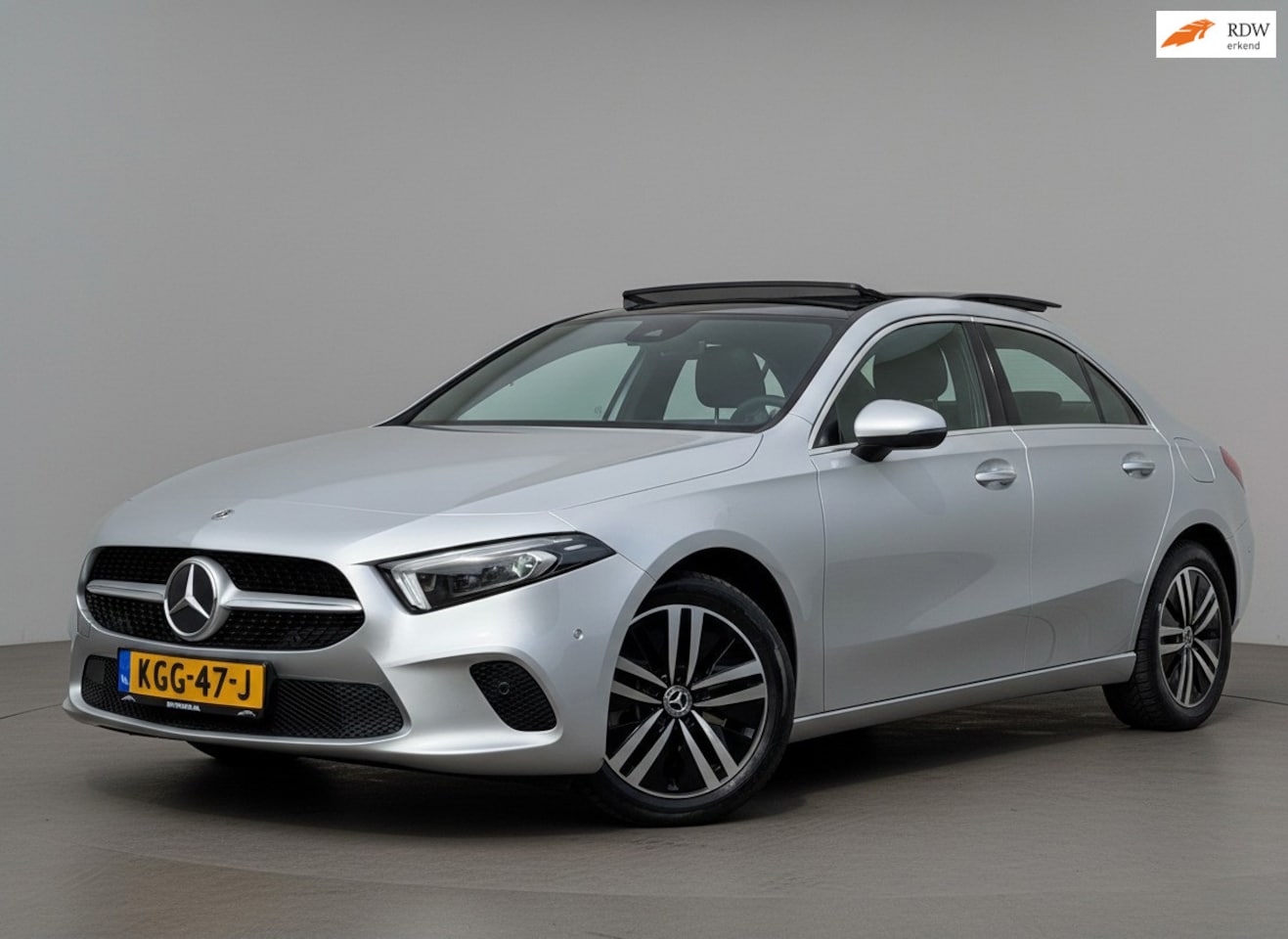 Mercedes-Benz A-klasse - 250 e Premium Plus|SOH 99,7|Pano|Sfeerverlichting|Widescreen|LED|Leder - AutoWereld.nl