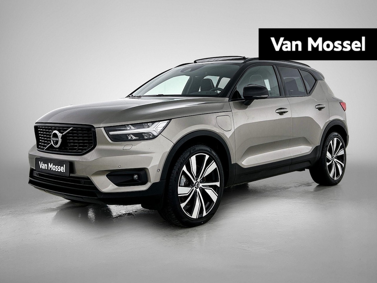 Volvo XC40 - 1.5 T5 Recharge R-Design | PANO-SCHUIFDAK | CAMERA | HARMAN-KARDON | STOEL-STUURWIELVERWAR - AutoWereld.nl