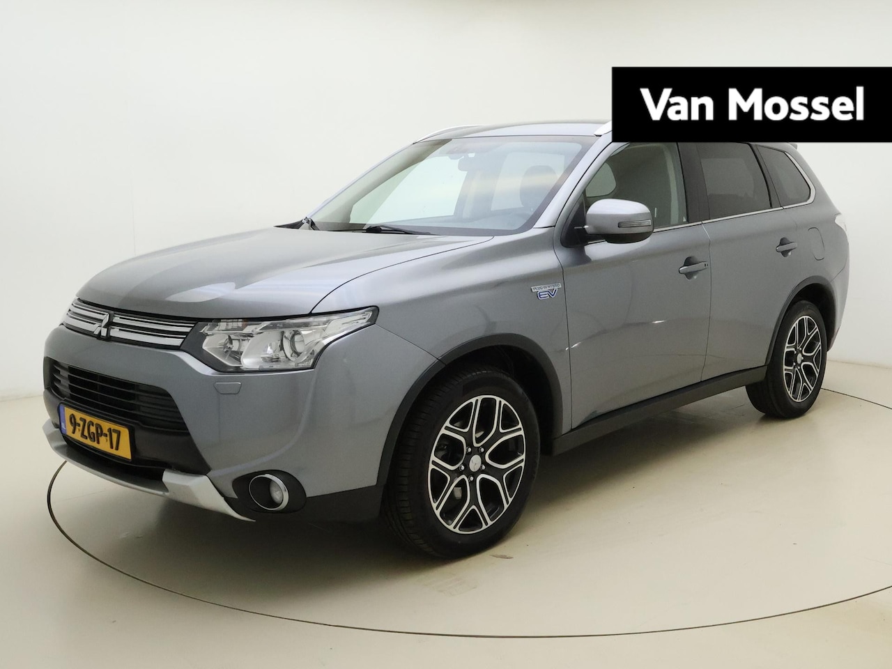 Mitsubishi Outlander - 2.0 PHEV Executive Edition X-Line | Navigatie | Climate Control | Camera | Keyless | Licht - AutoWereld.nl
