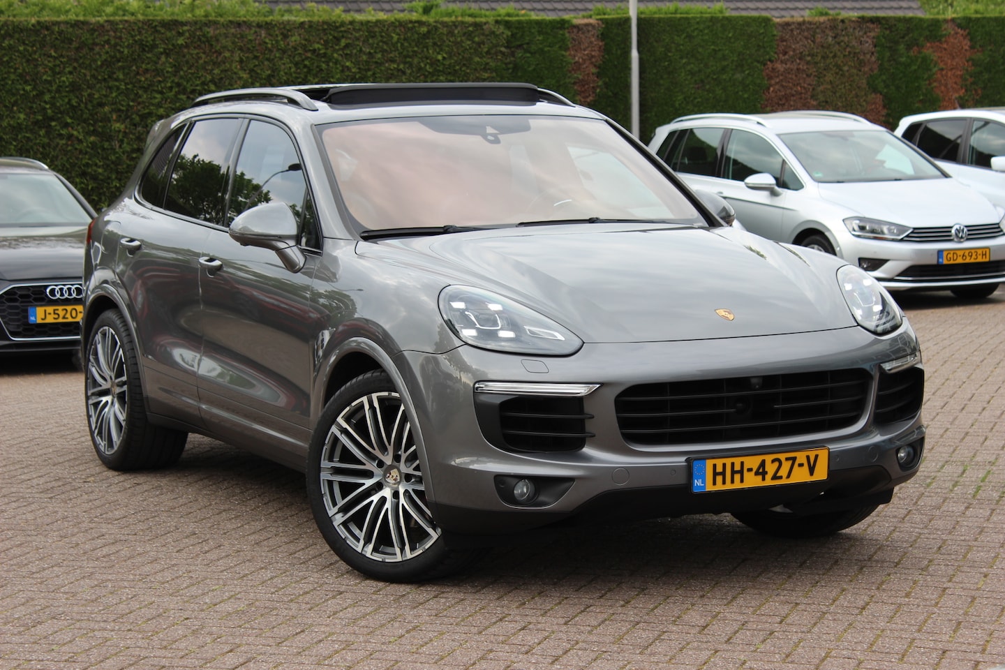 Porsche Cayenne - 3.0 S E-Hybrid / Full option! / NL Auto! / Trekhaak / Panoramadak / 360Camera / Luchtverin - AutoWereld.nl