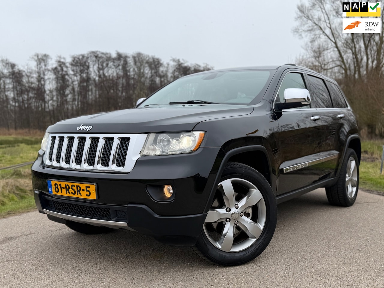 Jeep Grand Cherokee - 3.6 Overland Automaat / Youngtimer / Panoramadak / Leder / Stoelverwarming / Navi / Clima - AutoWereld.nl