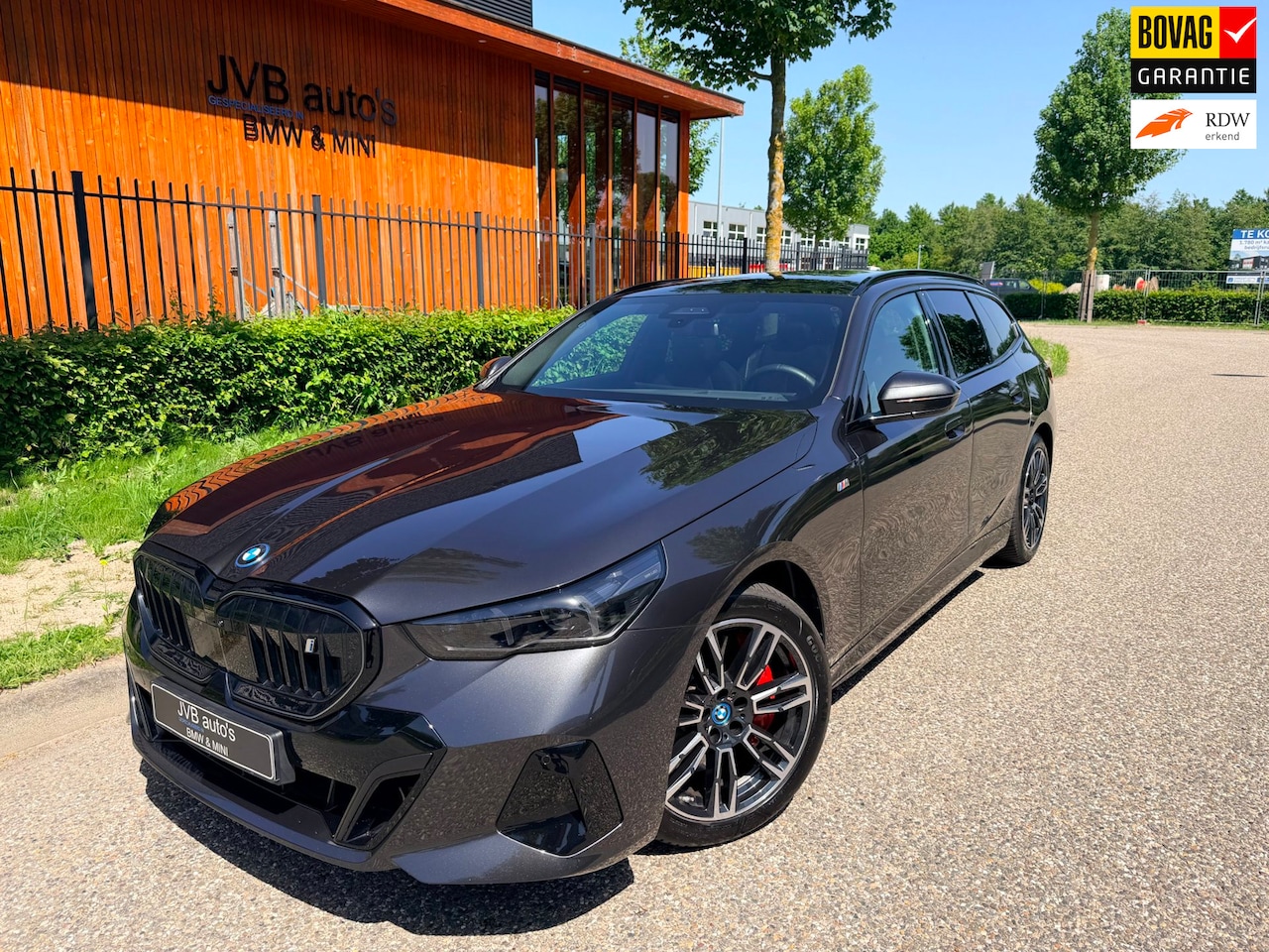 BMW i5 Touring - EDrive40 M-Sport PRO, B&W, panorama, trekhaak - AutoWereld.nl