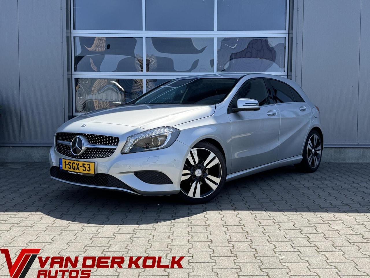Mercedes-Benz A-klasse - 180 Edition | Xenon | Half Leder | Navigatie | Cruise | Sensoren - AutoWereld.nl