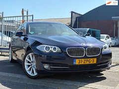 BMW 5-serie - 528i High Executive | NWE D-Ketting | Xenon | Leder | Navigatie | A.Camera | 18” LMV |