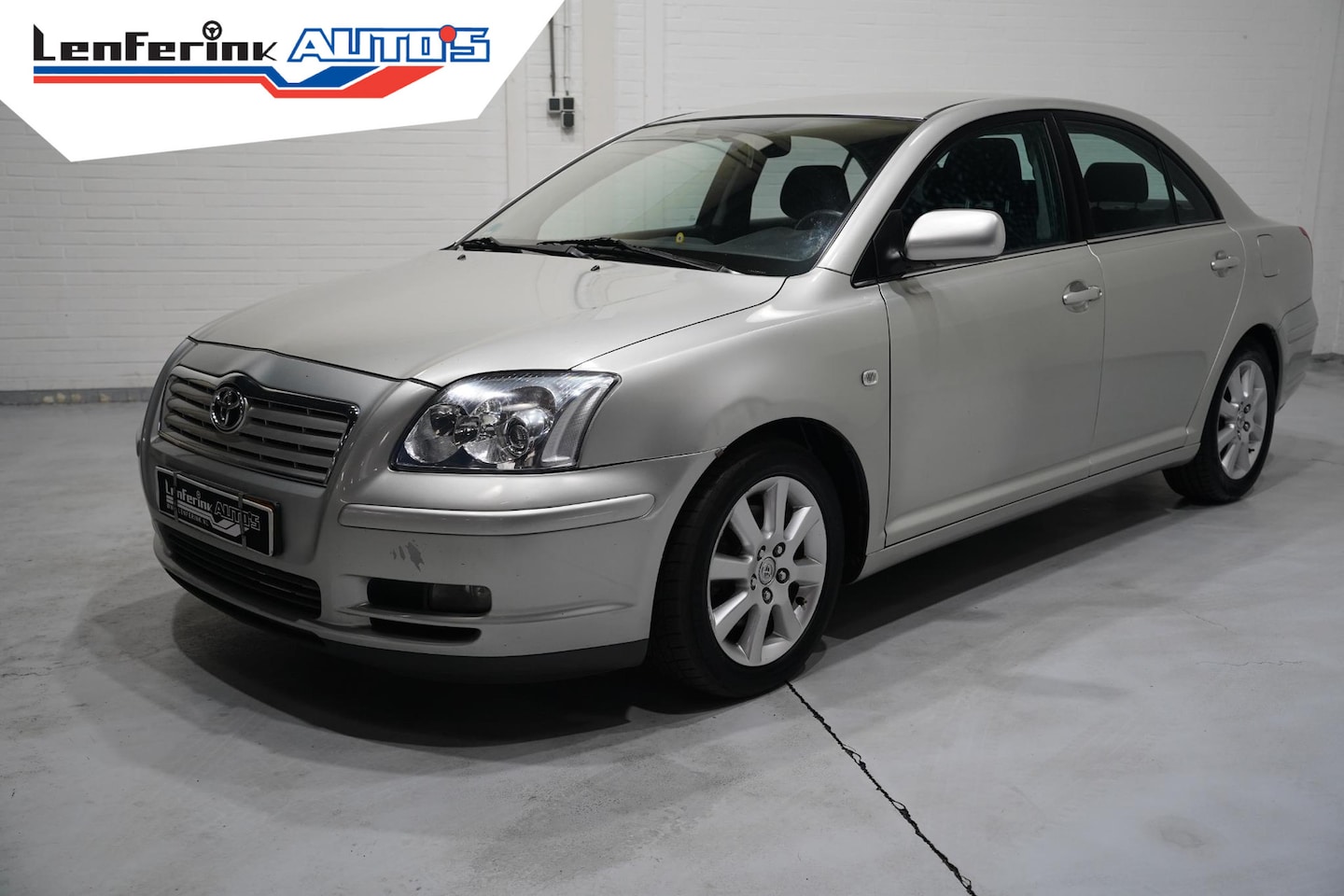 Toyota Avensis - 2.2 D-4D Linea Luna Clima Cruise Trekhaak Lichtmetalen velgen - AutoWereld.nl