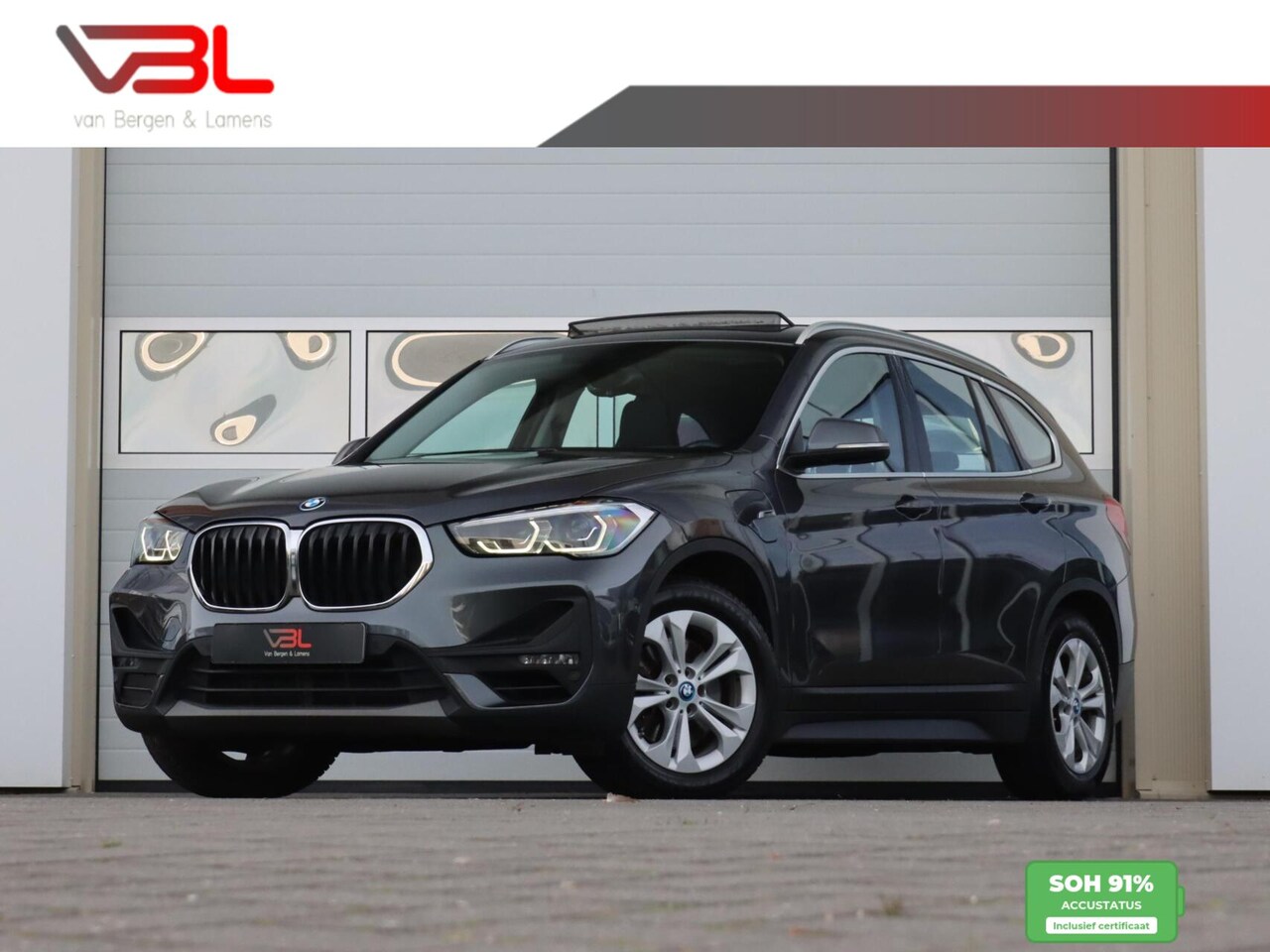 BMW X1 - xDrive25e High Executive | SOH 91% | Trekhaak | Panoramadak - AutoWereld.nl