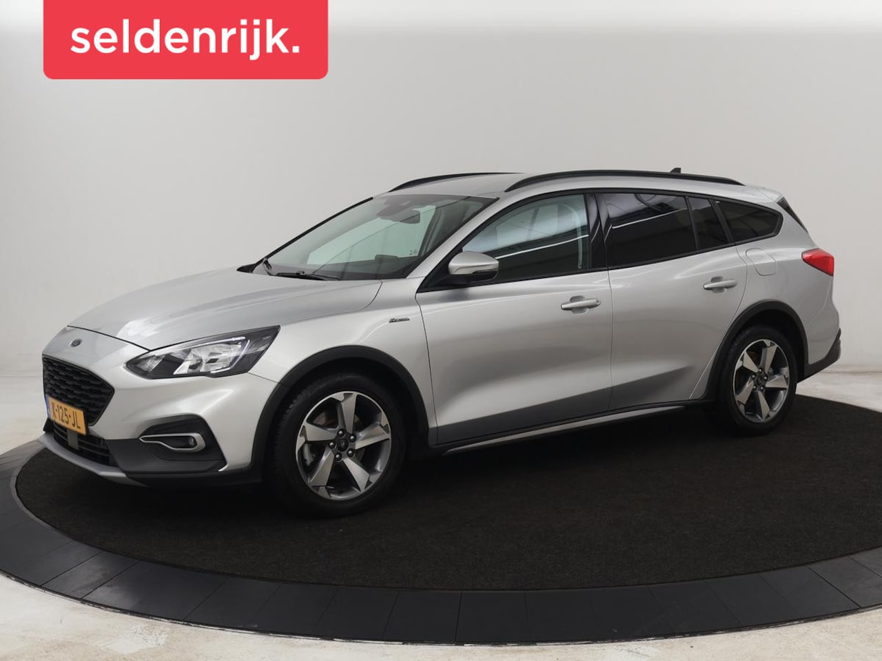 Ford Focus - 1.0 EcoBoost Hybrid Active | Stoelverwarming | Trekhaak | Camera | Stuurverwarming | Carpl - AutoWereld.nl