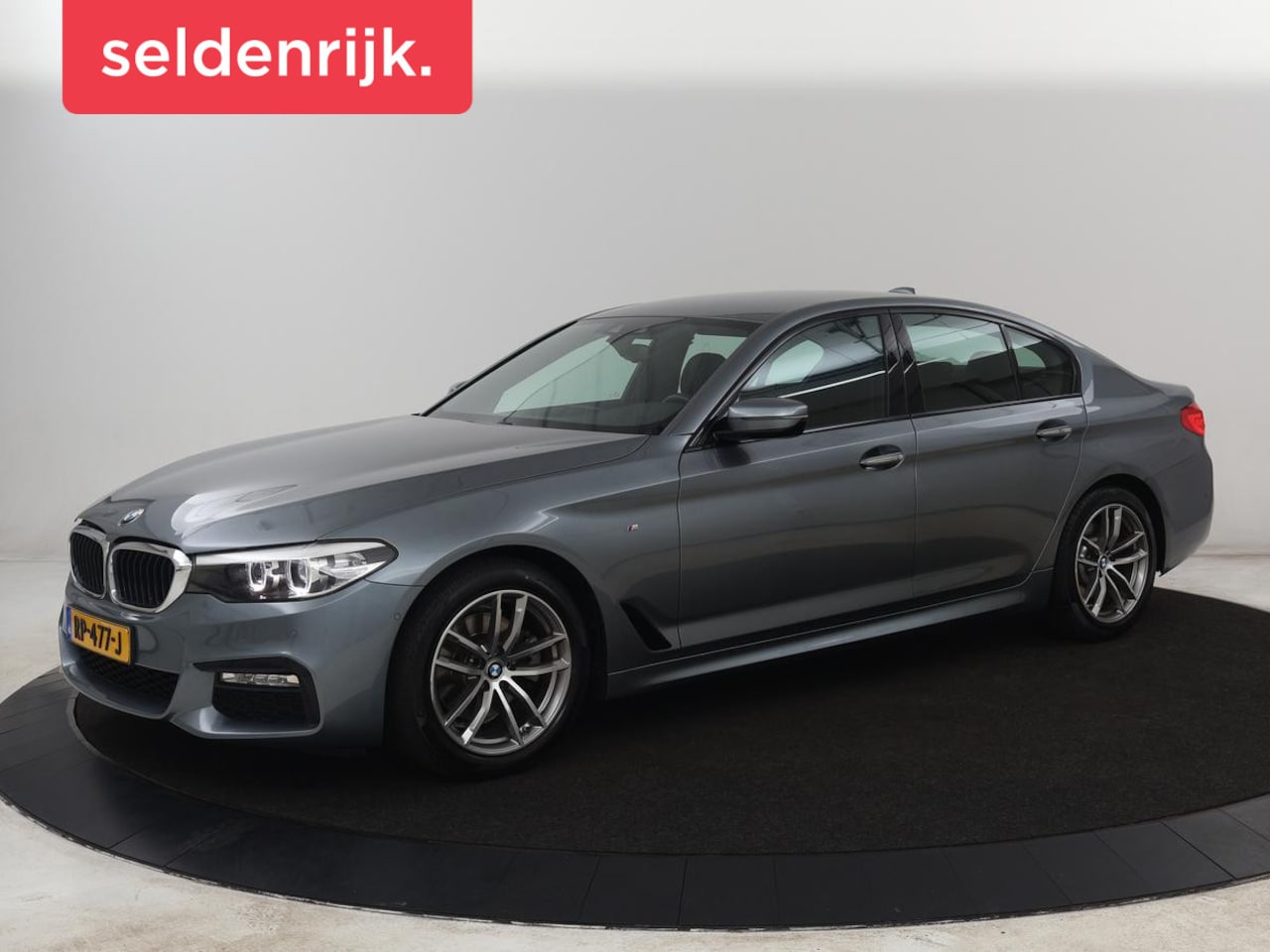BMW 5-serie - 520i M Sport | Alcantara | Sfeerverlichting | Trekhaak | Navigatie Professional | Full LED - AutoWereld.nl