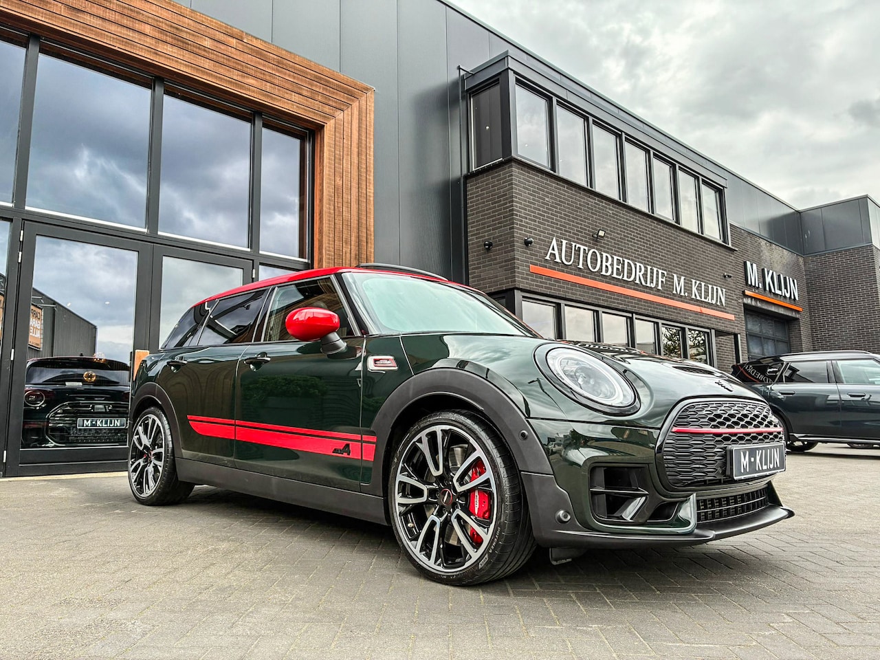 MINI Clubman - Mini 2.0 JCW ALL4 John Cooper Works f1 aut 306pk/Rebelgreen/Pano/Camera/19"Jcw - AutoWereld.nl