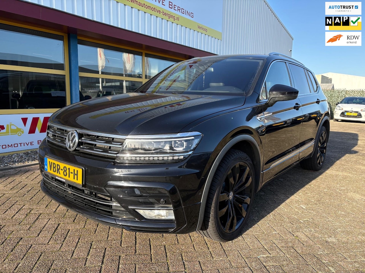 Volkswagen Tiguan - 2.0 TDI R-LINE DSG 240 PK LEDER CAMERA - AutoWereld.nl