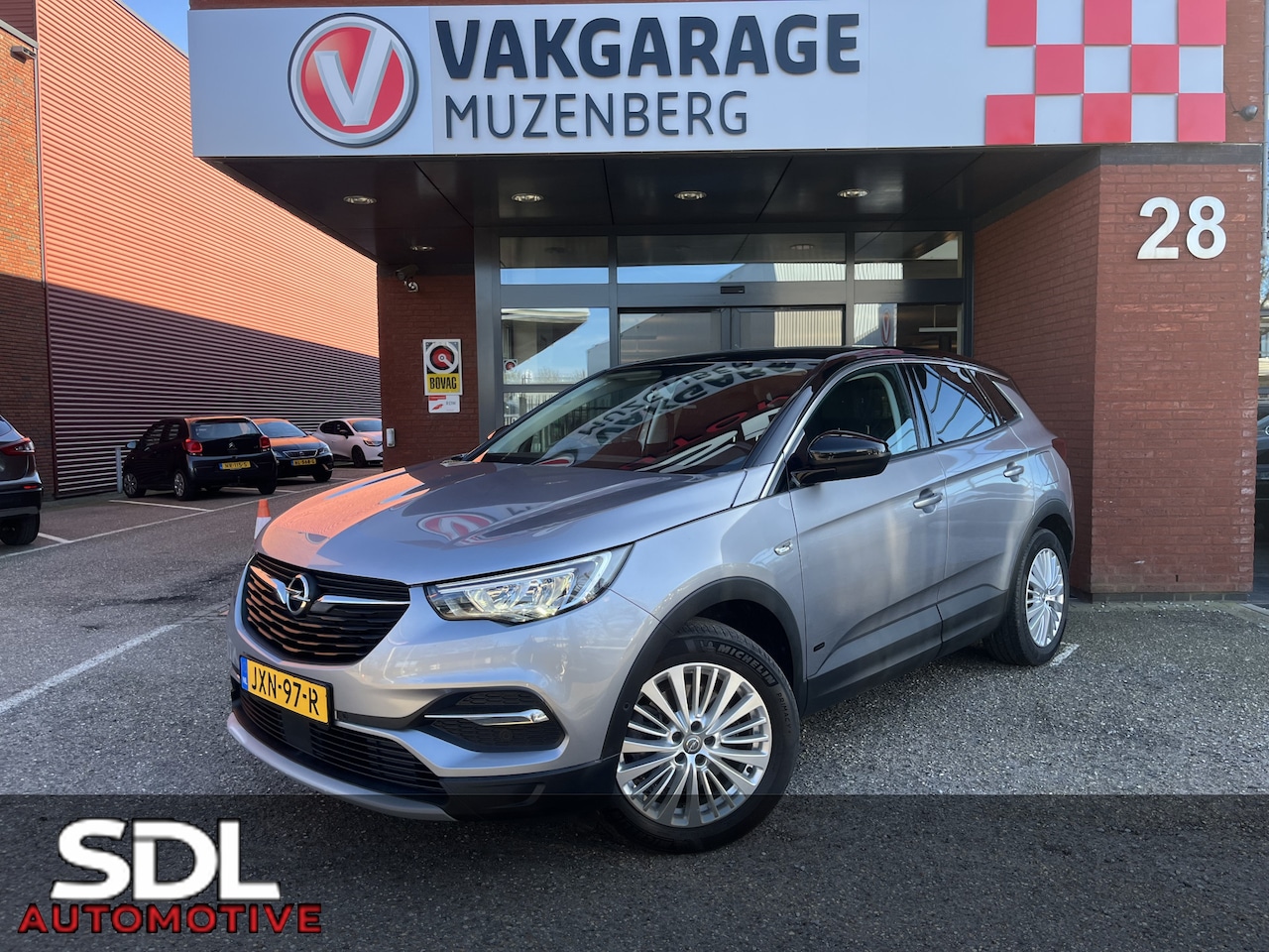 Opel Grandland X - 1.6 Turbo Hybrid Innovation // FULL LED // KEYLESS // DODEHOEK // ELEK. KLEP // CAMERA+SEN - AutoWereld.nl