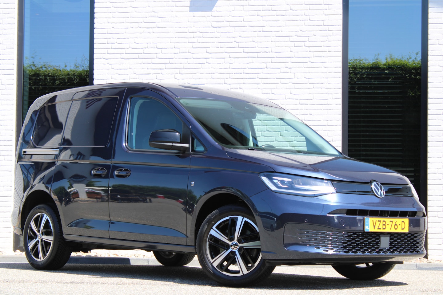 Volkswagen Caddy - 2.0 TDI / Aut / 75 Edition / Leer / Led / Apple Carplay / Vol Opties / NIEUWSTAAT. - AutoWereld.nl