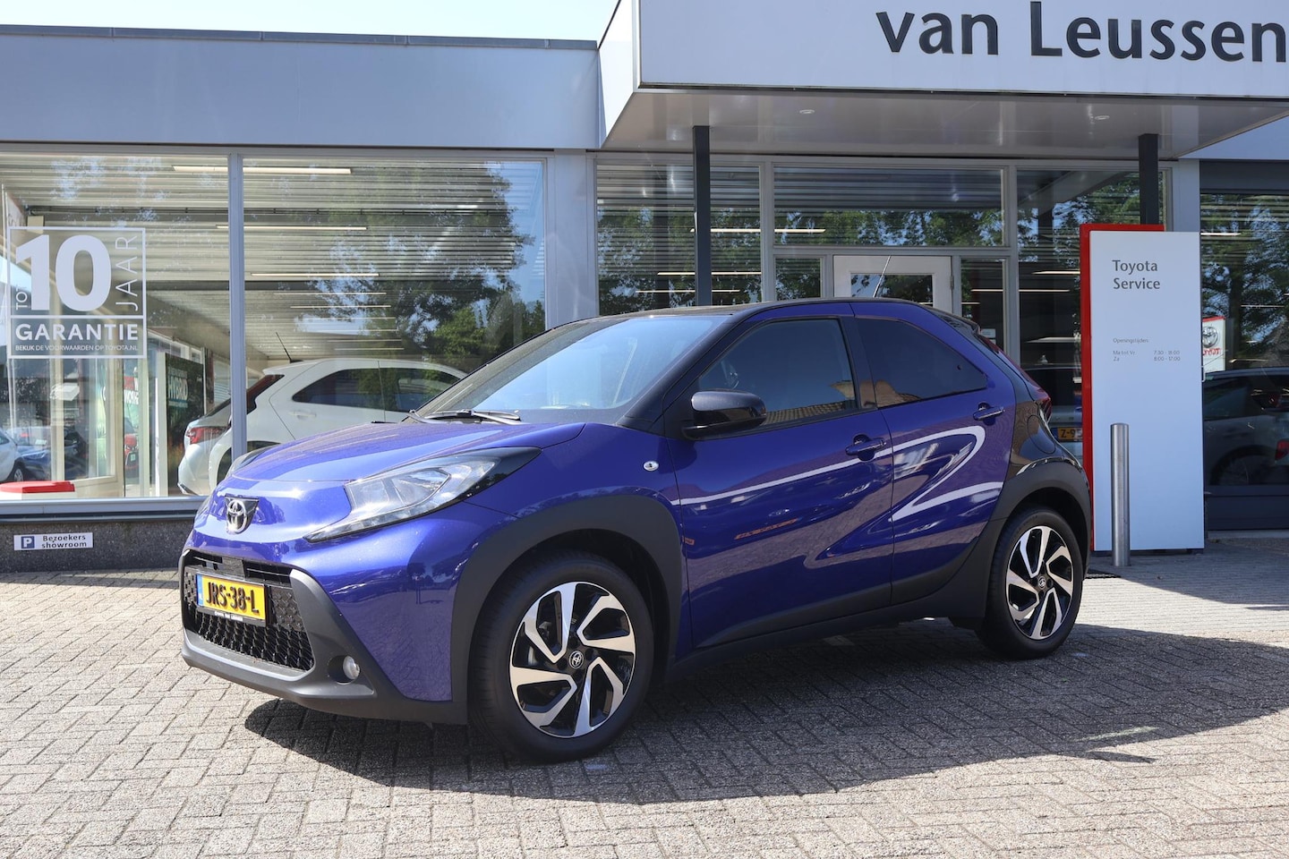 Toyota Aygo X - PULSE STOELVERW. AD-CRUISE EL-RAMEN LM-VELGEN CAMERA APPLE/ANDROID AIRCO - AutoWereld.nl