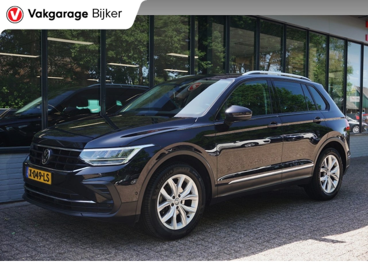Volkswagen Tiguan - 1.5 TSI Life Business Trekhaak/Navi/App-connect! - AutoWereld.nl