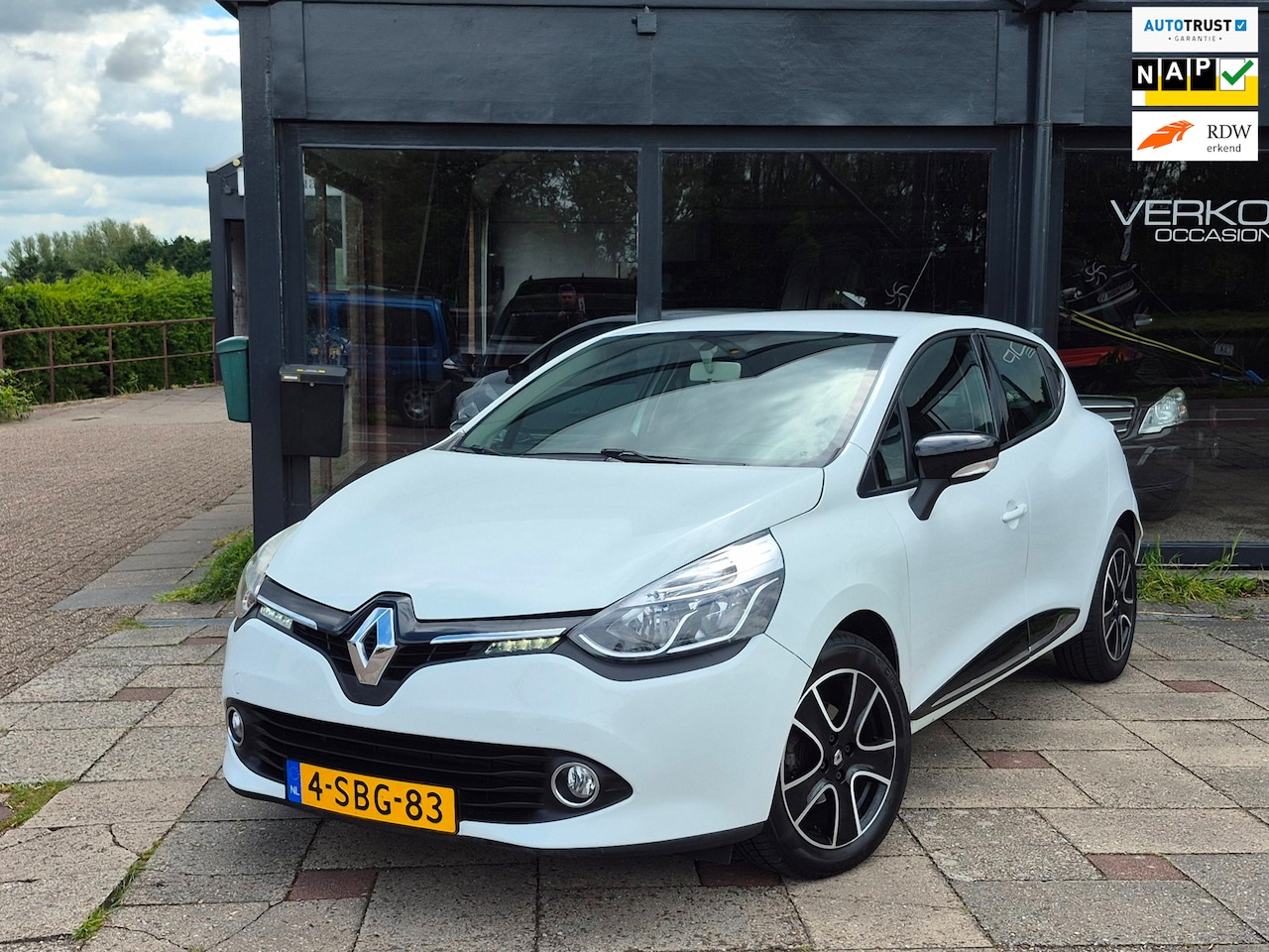 Renault Clio - 0.9 TCe Expression Navigatie Parkeersensoren - AutoWereld.nl