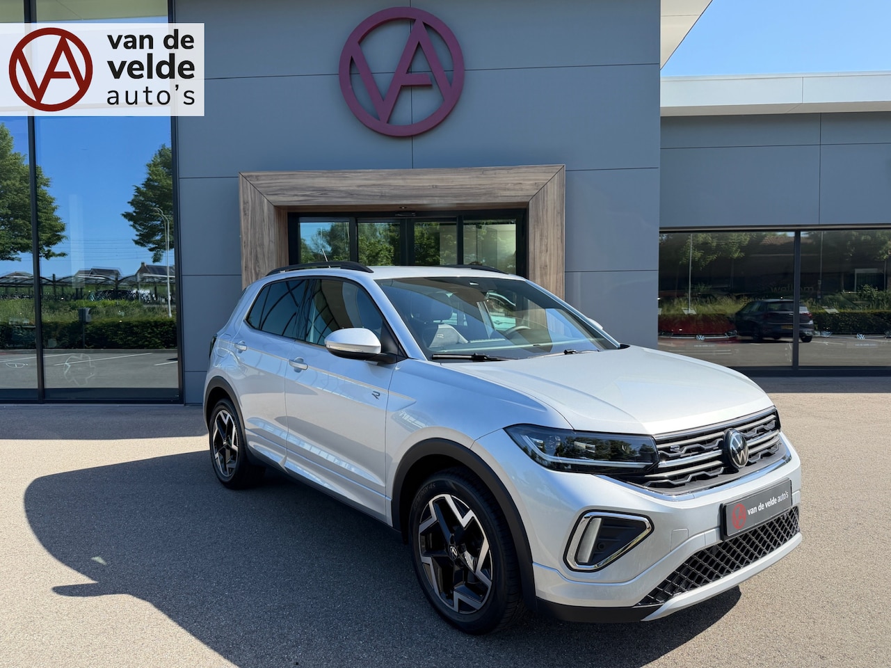 Volkswagen T-Cross - 1.5 TSI 150pk DSG R-Line | Camera | Trekhaak | Navi | IQ light | Rijklaar incl. garantie - AutoWereld.nl