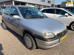 Opel Corsa - 1.2i-16V Strada 1999 € 950.- 1 JR. APK, ZO MEE