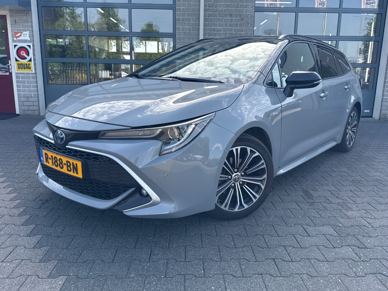 Toyota Corolla Touring Sports - 1.8 Hybrid Executive |AFNEEMBARE TREKHAAK|COMPLEET!| - AutoWereld.nl