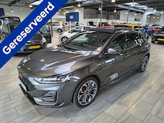 Ford Focus - ST-Line EcoBoost Hybrid 155 pk | Pano | 18" | Winter Pack | Camera | Adapt. cruise | Camer