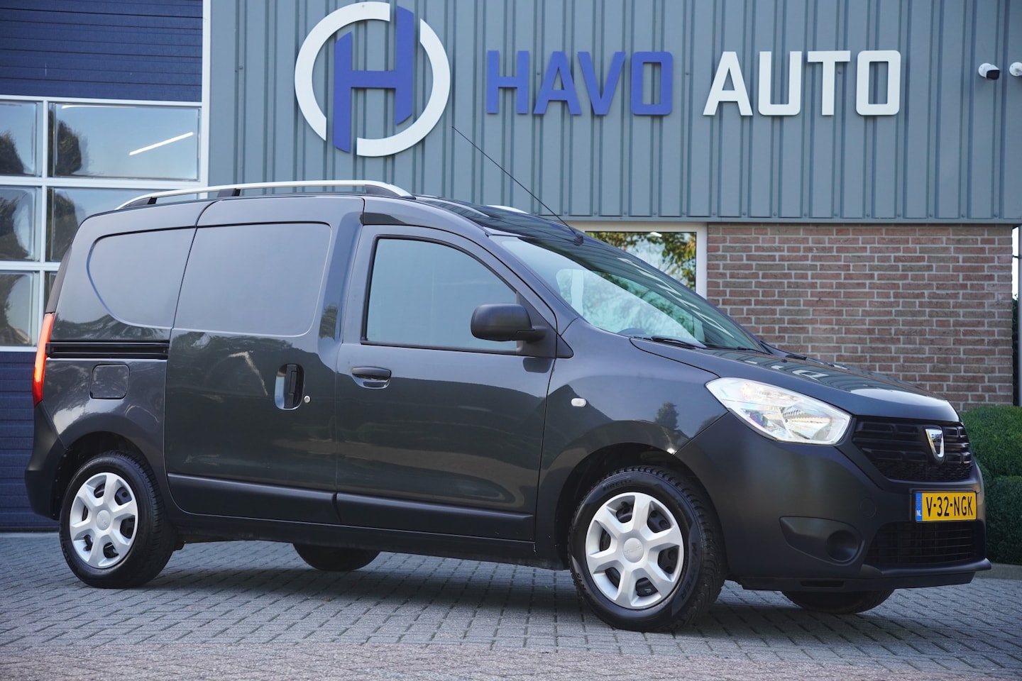 Dacia Dokker - 1.6 MPi 1.6 MPI, SCHUIFDEUR, BTW-VRIJ / MARGE - AutoWereld.nl