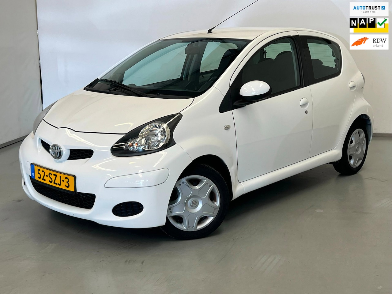 Toyota Aygo - 1.0-12V Comfort Navigator / NL-auto / 2e eig / Airco - AutoWereld.nl