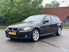 BMW 3-serie Touring - 318i Luxury Line Cruise*Xenon*Clima*LM*Stoelverwarming*Parkeersensoren*Dealer onderhouden