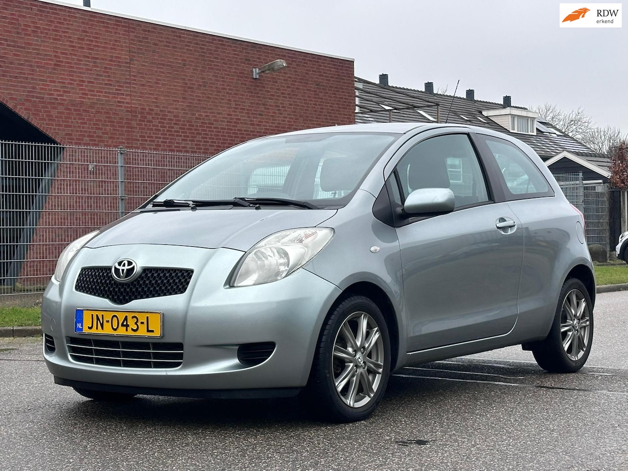 Toyota Yaris - 1.3 VVTi Terra Airco*LM velgen*Dealer onderhouden*APK*Elektrische ramen* - AutoWereld.nl