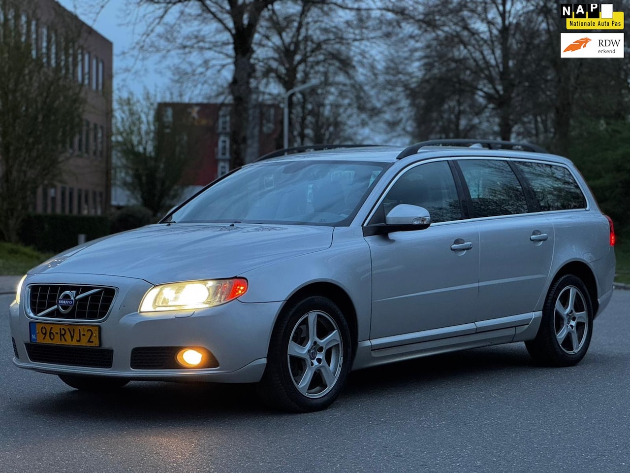Volvo V70 - 2.0 D3 Limited Edition 2.0 D3 Limited Edition - AutoWereld.nl