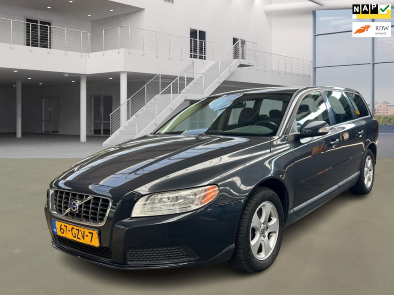 Volvo V70 - 2.0|LEDER|NAVI|PSENSOR|LAGE KM MET NAP|BOEKJES|2XSLEUTELS - AutoWereld.nl