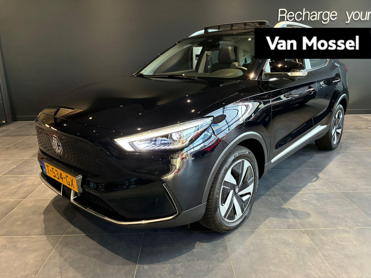 MG ZS - Long Range Luxury 70 kWh Trekhaak | ALL Season banden | Panoramadak | Carplay | Lederinter - AutoWereld.nl
