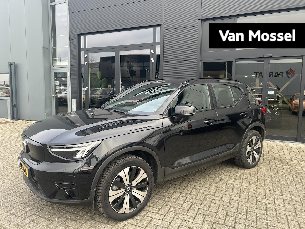 Volvo XC40 - Recharge Core | Trekhaak afneembaar | All weather banden - AutoWereld.nl