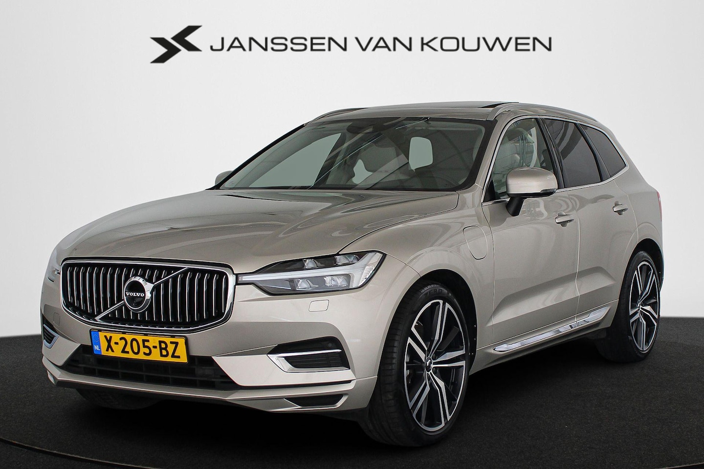 Volvo XC60 - 2.0 T6 Plug-in hybrid AWD Inscription Exclusive Pano Leder Stoelverwarming Trekhaak Harman - AutoWereld.nl