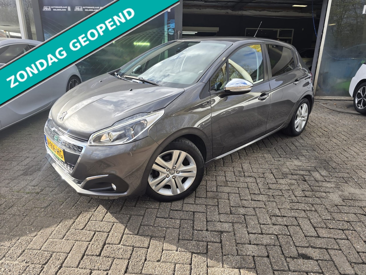 Peugeot 208 - 1.2 83PK Signature | 2E EIGENAAR | 12MND GARANTIE | NW DIST RIEM | NAVI | - AutoWereld.nl