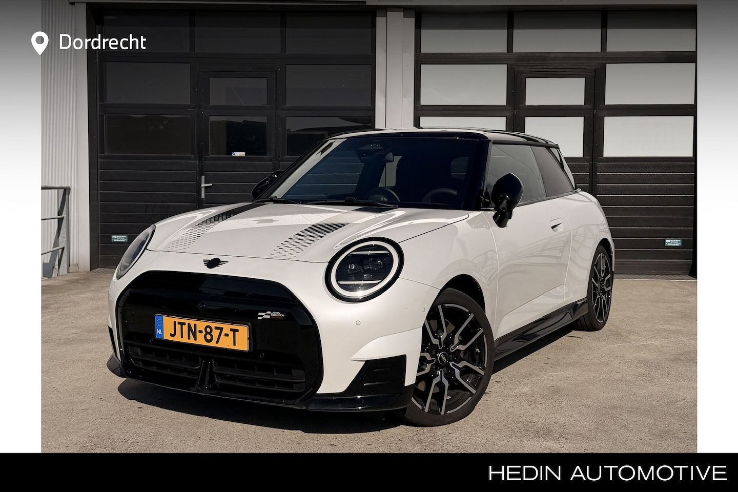 MINI Mini-Electric - Cooper SE John Cooper Works 54.2 kWh Pakket M | Panoramadak | Privacy glas | Inklapbare sp - AutoWereld.nl