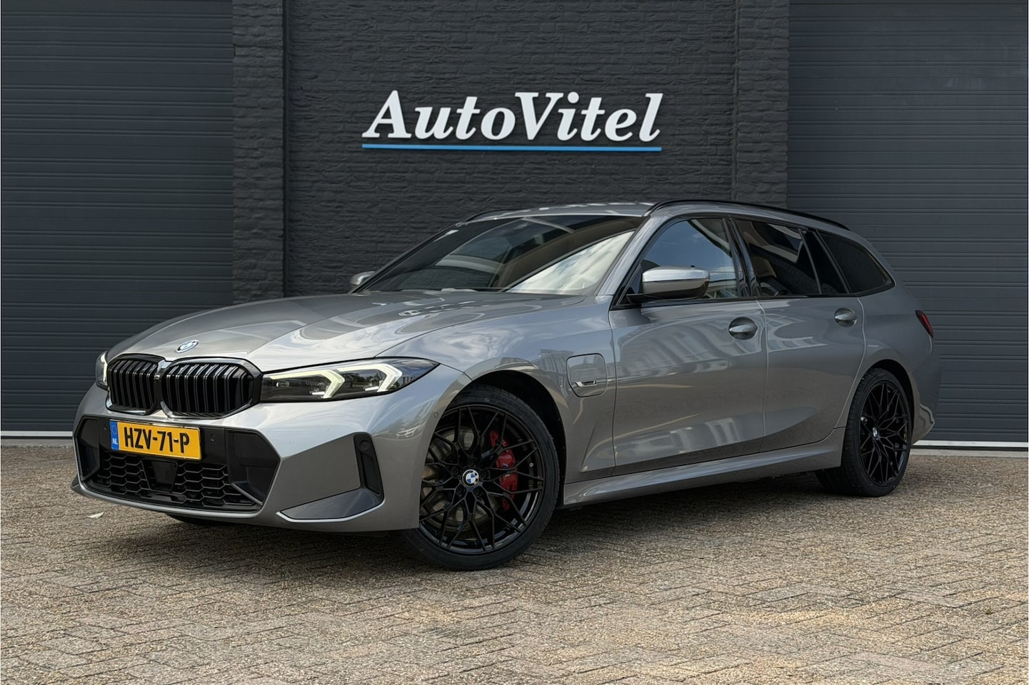 BMW 3-serie Touring - 330e M-Sport Pro | Widescreen | Memory | Camera | Laserlight | Adaptive Cruise - AutoWereld.nl
