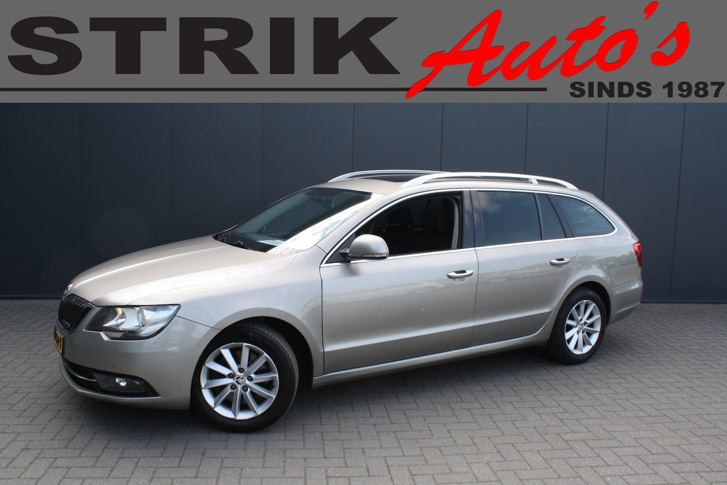 Skoda Superb Combi - 1.6 TDI Sprint Pro NAVIGATIE - CAMERA - PANORAMADAK - 2 x PDC - TREKHAAK - AutoWereld.nl