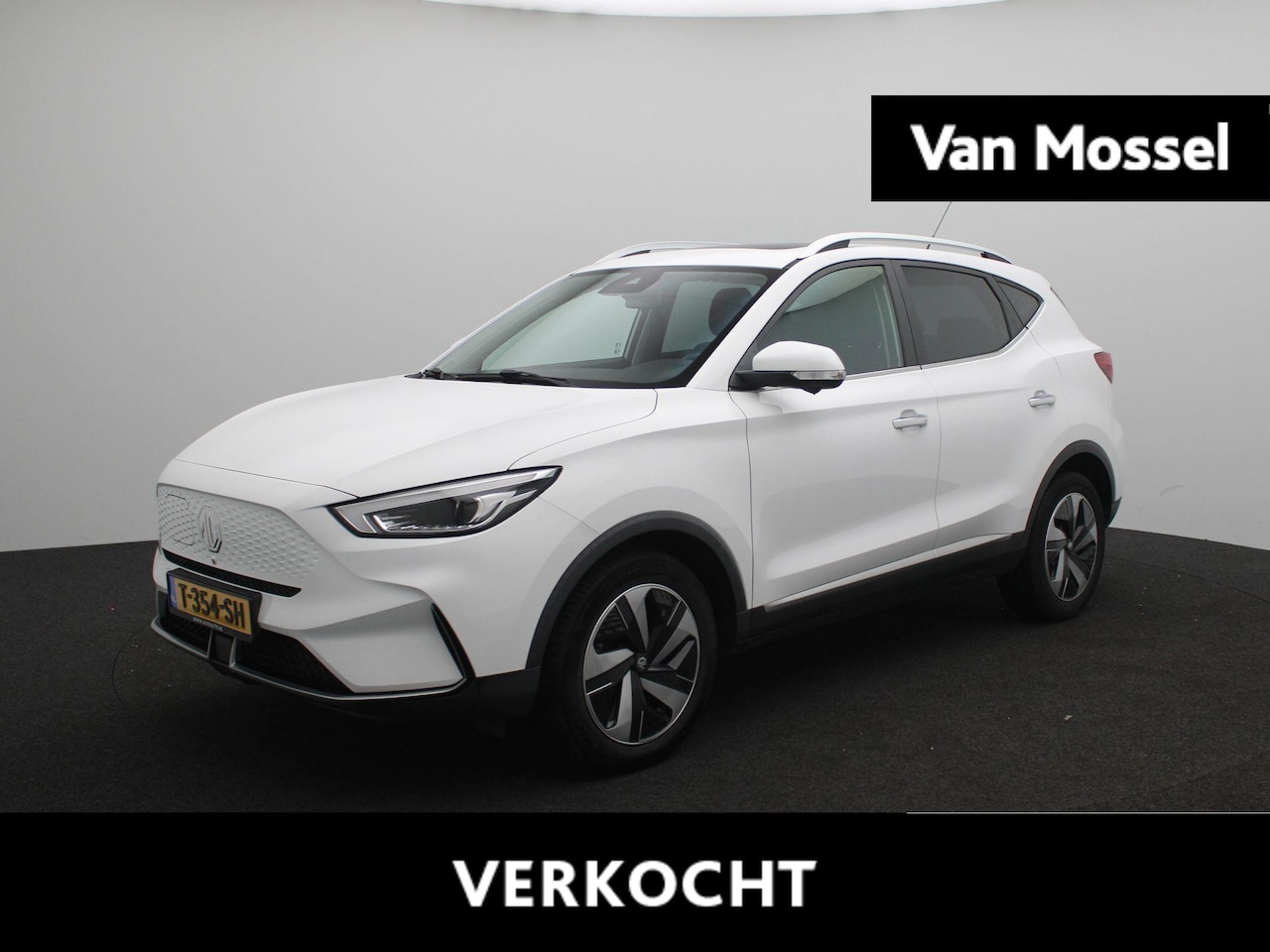 MG ZS - Standard Range Luxury 50 kWh | Apple Carplay/Android Auto | Panoramadak | Stoelverwarming - AutoWereld.nl