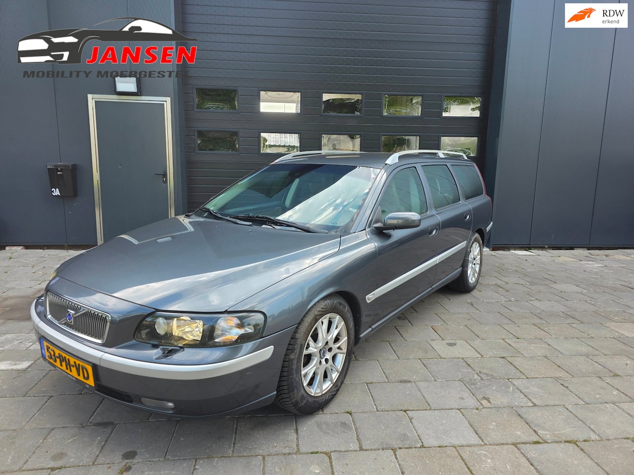 Volvo V70 - 2.5 T Geartronic Comfort Line | Trekhaak | Automaat | Cruise | Clima - AutoWereld.nl